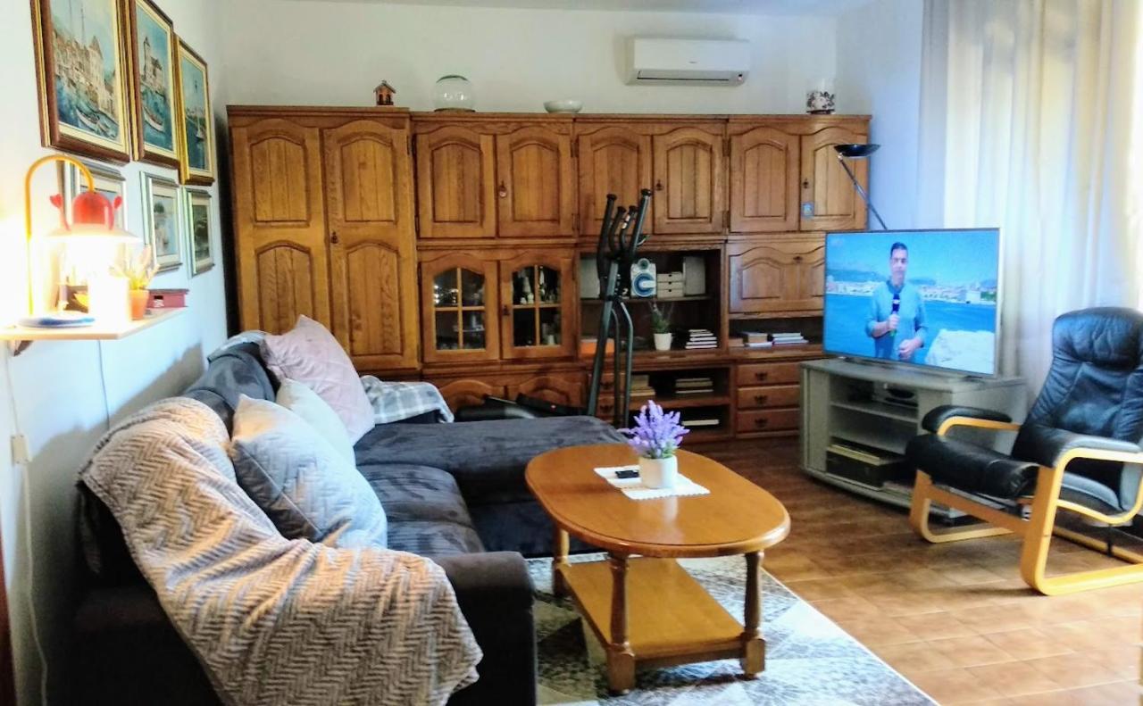 Apartman Tonka Каштела Экстерьер фото